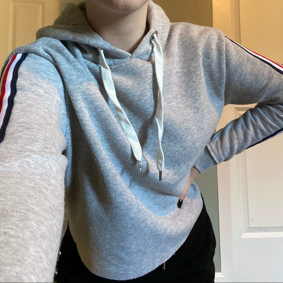 Primark Tops - 🌙 3/$20 gray cropped hoodie